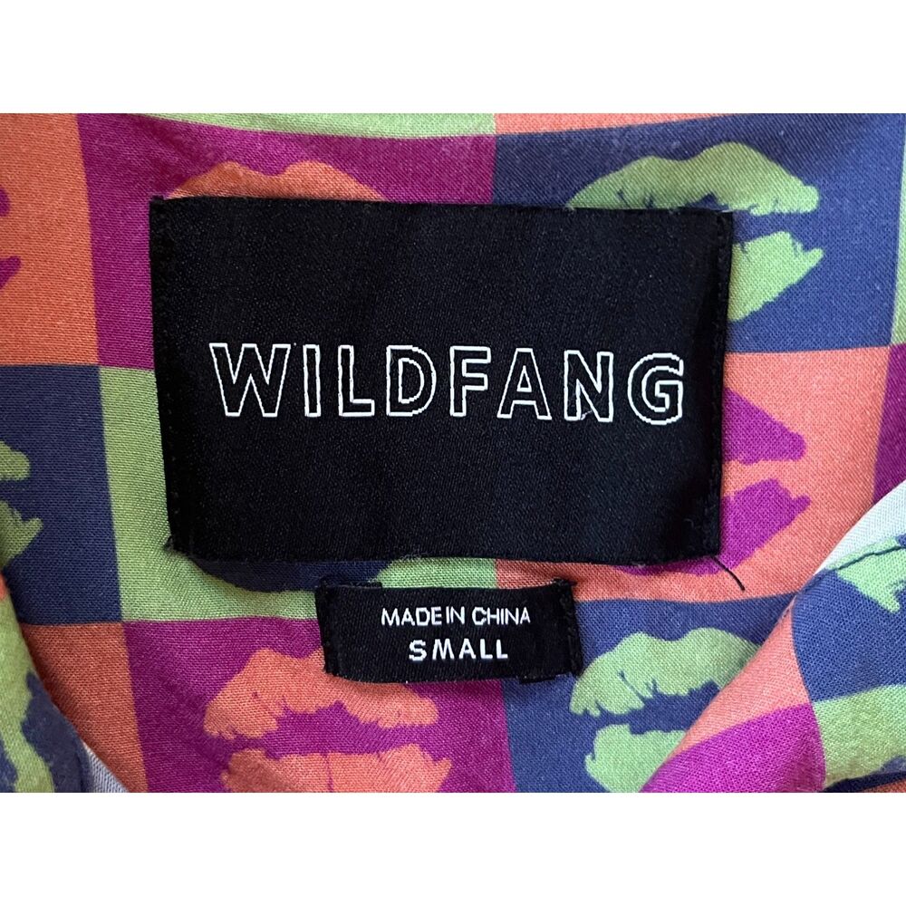 WILDFANG Pink Lip Pattern The Empower Button Up Shirt Top   Women's Size Small - Picture 4 of 9